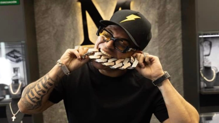 Eduin Caz también habló sobre su cadena gruesa.