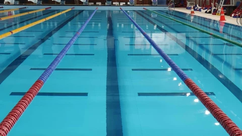 Foto de alberca para natación.
