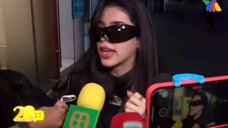 Kenia Os invita a Cazzu al grupo de ‘solteras’ junto a Shakira.jpg
