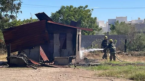 Asesinan a hombre y prenden casa en Culiacán