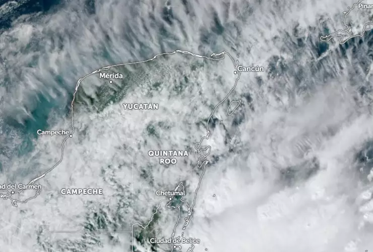 El sistema frontal 8 mantiene características de estacionario sobre Quintana Roo