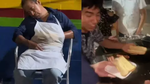 Señor de los hot dogs se duerme, clientes le ayudan a vender