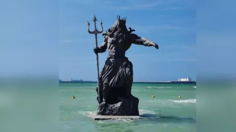 Estatua de Poseidón, en Puerto Progreso, Yucatán
