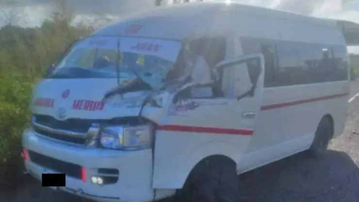 fuerte accidente combi caos vial