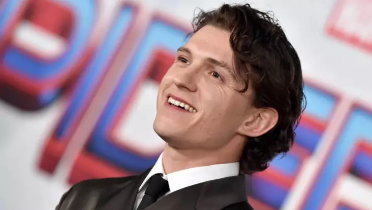 ¡Irreconocible! Tom Holland protagoniza escena de sexo gay en “The Crowded Room”y se viraliza (VIDEO)