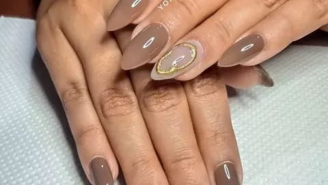 7 modelos de uñas con relieve que te sacarán de apuros si no sabes qué hacerte