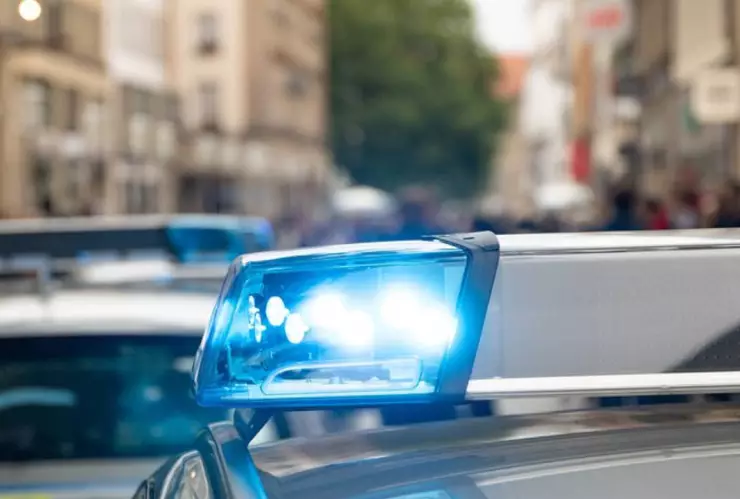 Incendian 3 vehículos frente a restaurante de comida china en Tijuana