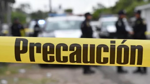 ¡Última hora! Asesinan a balazos a profesor de primaria en Michoacán; hay otro hombre gravemente lesionado.jpg
