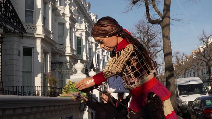 MARIONETA_UCRANIA_LONDRES_REFUGIADOS.jpg