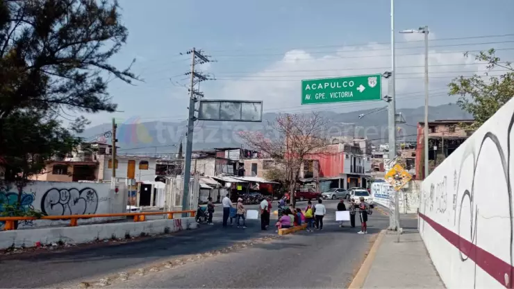 Bloqueo en Chilpancingo: Vecinos protestan por meses sin agua