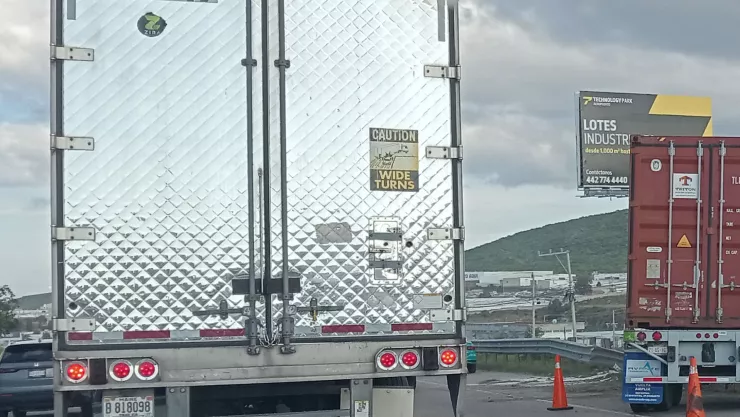 accidente de tráiler en la carretera 57 tramo san luis potosí a la altura de santa maría del río 29 de noviembre de 2024.jpg