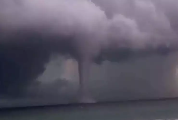 Tromba marina en playa de Florida.jpg