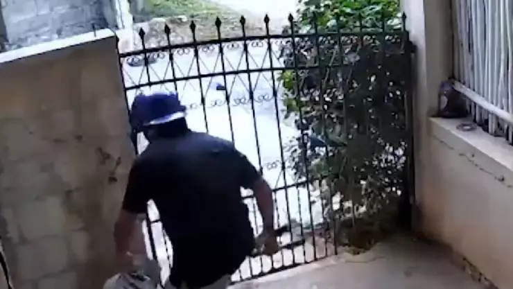 Hombre es captado intentando robar un tanque de gas en vivienda de Yucatán; así fue el momento