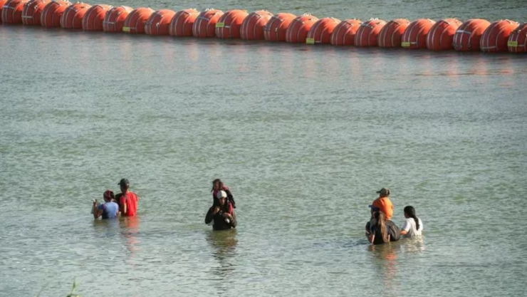 La cancillería mexicana informó sobre el hallazgo de una persona sin vida atorado en las boyas que fueron colocadas en el Río Bravo.