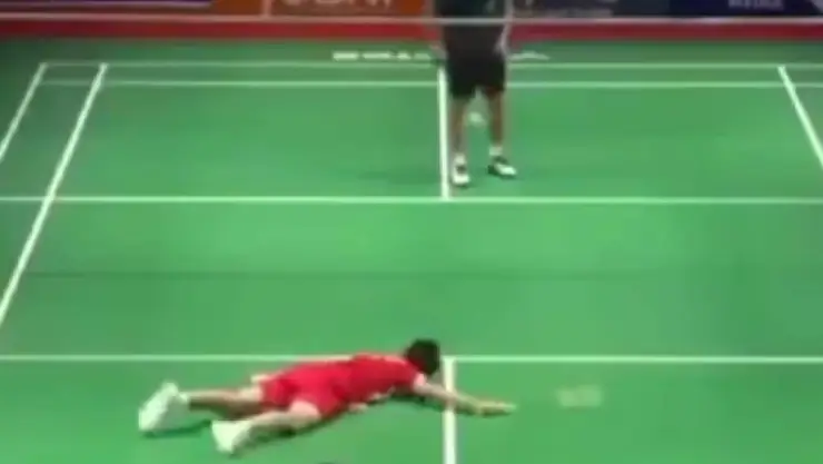 VIDEO_ Fallece jugador chino de bádminton en pleno partido.jpg