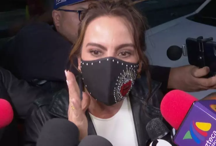 Kate del Castillo llega a México acompañada de un misterioso galán.