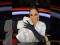 Lola Cortes guantes.jpg