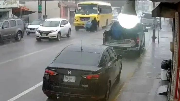 Camión atropella a hermanos