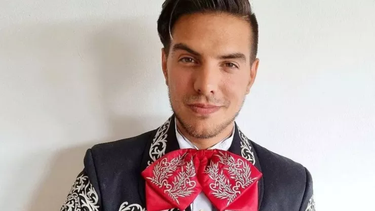 Vadhir Derbez habla sobre la estatua vandalizada de su papá.