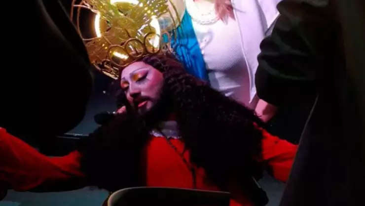 Drag Queen intérpreta a Jesucristo