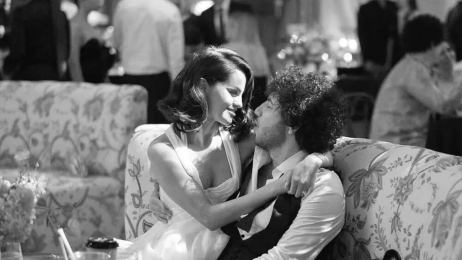 Sin la presencia de Paris Raisa, Selena Gómez y Benny Blanco se mostraron felices en su casamiento
