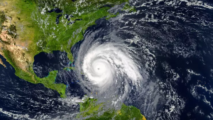 ¿Cuál es la diferente de un huracán a una tormenta tropical?