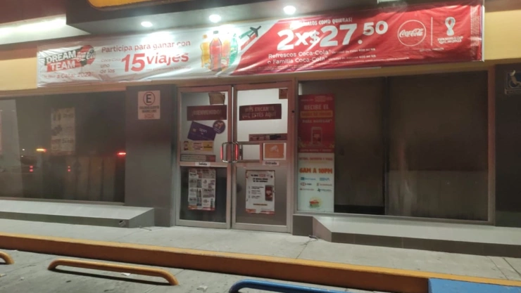 Queman comercios en Celaya.