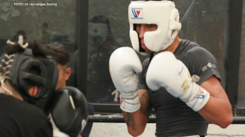 Rey Vargas Mark Magsayo campeonato pluma CMB