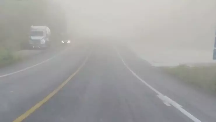 ¡Maneje con precaución! Reportan densa niebla en carreteras del sur de Quintana Roo