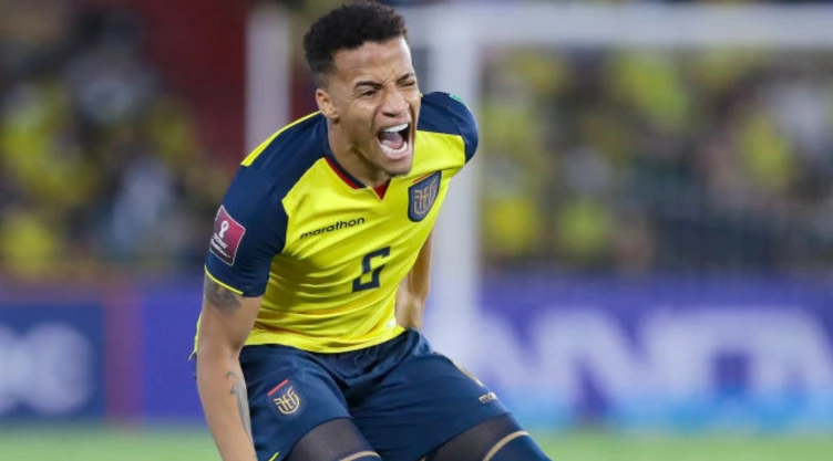 Byron Castillo jugando con la Selección de Ecuador