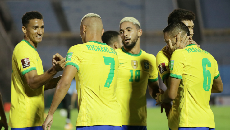 Brasil derrotó a Uruguay en Montevideo y se acerca a Qatar 2022