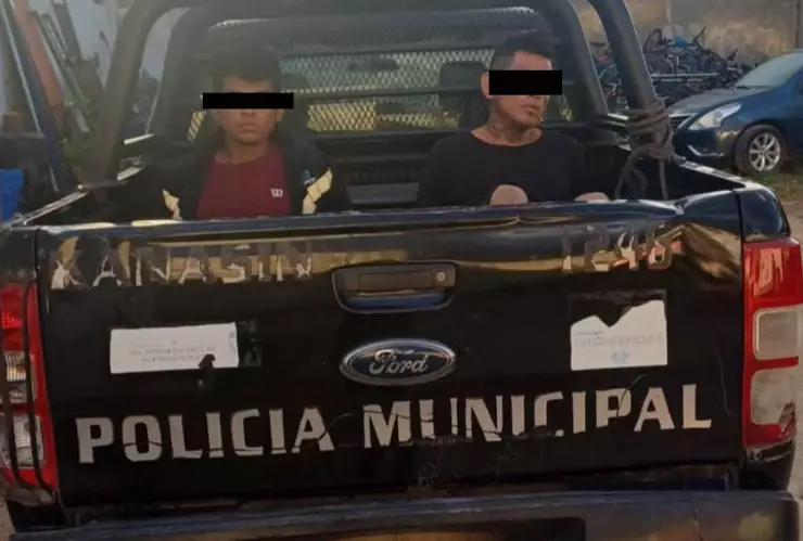 Detienen a 2 sujetos por presunto asalto a taxista con arma blanca en Kanasín.jpg