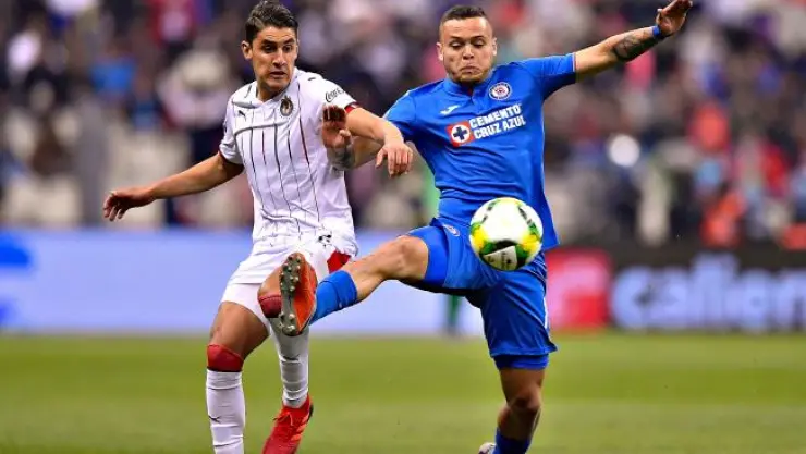 Chivas se impone en el Azteca