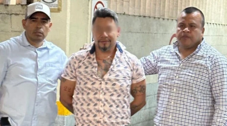 _El Tiburón”, acusado de agredir a empleado de Subway, también golpeó a policías