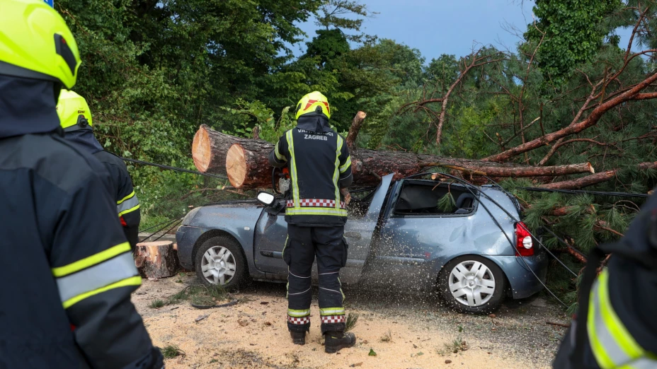 Daños tras una potente tormenta en Zagreb, Croacia.