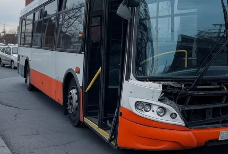 Choque de autobuses en Barcelona deja más de 60 heridos; cuatro en estado crítico tras accidente en la Diagonal.png