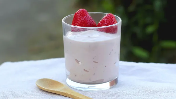 La bebida con fresas para fortalecer huesos y evitar el desgaste