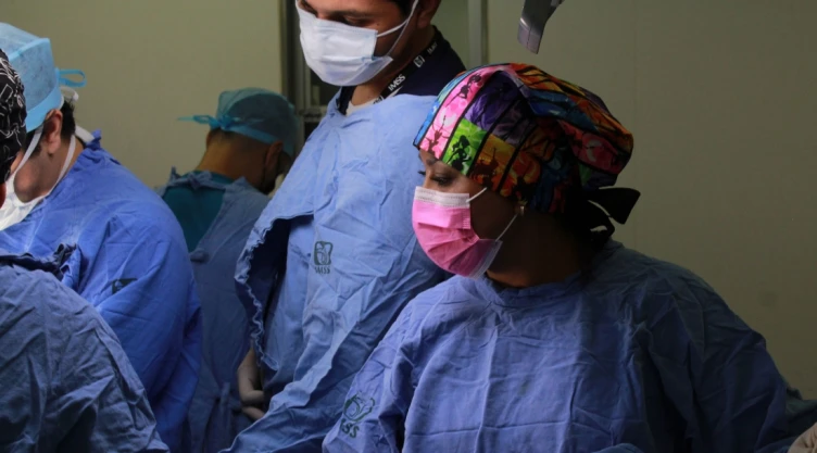 médicos especialistas vacantes postulaciones