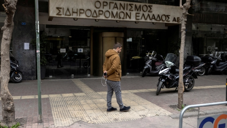 Indemnizarán a familias de víctimas del choque de trenes en Grecia