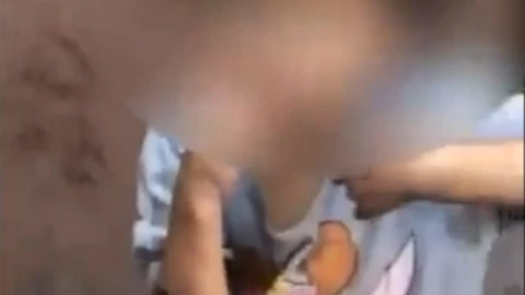 Madre adolescente fue DETENIDA por dar golpiza a su hija de tres años