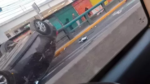 Volcadura colapsa la carretera México–Puebla hoy lunes: Afectaciones viales hacia CDMX