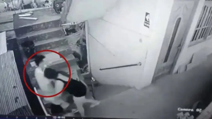 Celos fatales: Joven de 21 años muere tras caer de bar en Perú al pelear con su pareja por revisar su celular.