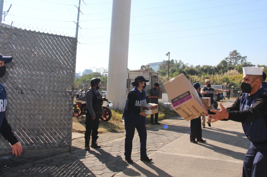 ¡La Secretaría de Marina sigue presente para ayudar a la misión del Juguetón Azteca!