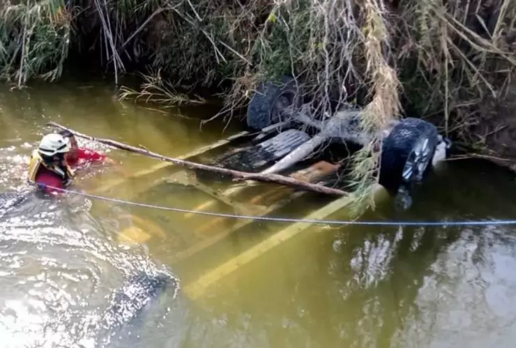 Camioneta con cadáveres en Nuevo León.