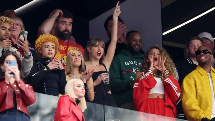 Taylor Swift y Blake Lively en el Super Bowl 2024