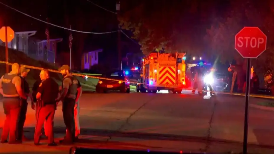 Vehículos de emergencias en Glenwood, Iowa, donde se registró un tiroteo.