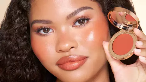 Para complementar el look natural se requiere de un toque de color en las mejillas, párpados y labios