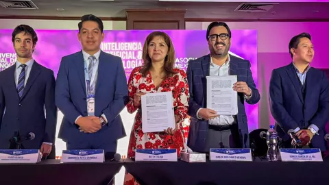 Firma de convenio alcalde Juan de Dios Gámez Mendívil en Culiacán. .jpg