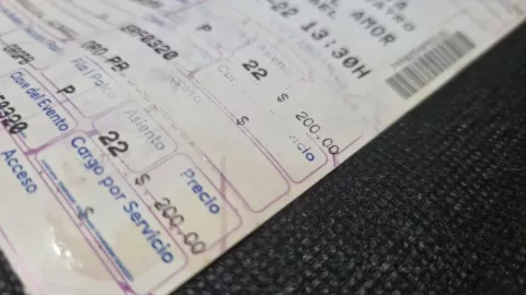 boleto original con algunas letras borradas