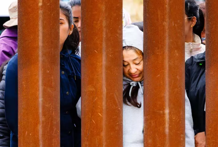 California recortó el presupuesto de algunas áreas para indocumentados